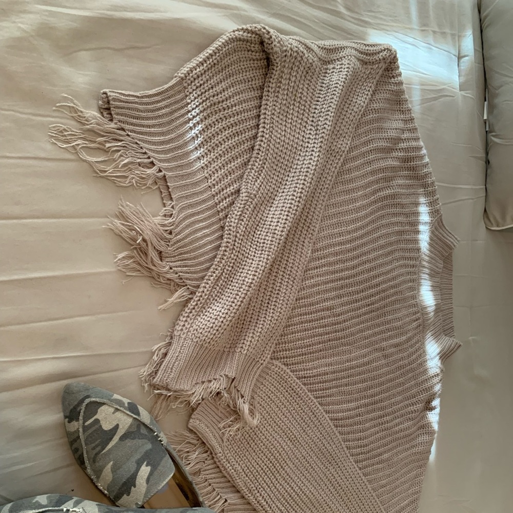 RUE 21 PLUS -Beige Destructed Hem Crop Sweater - Picture 2 of 9